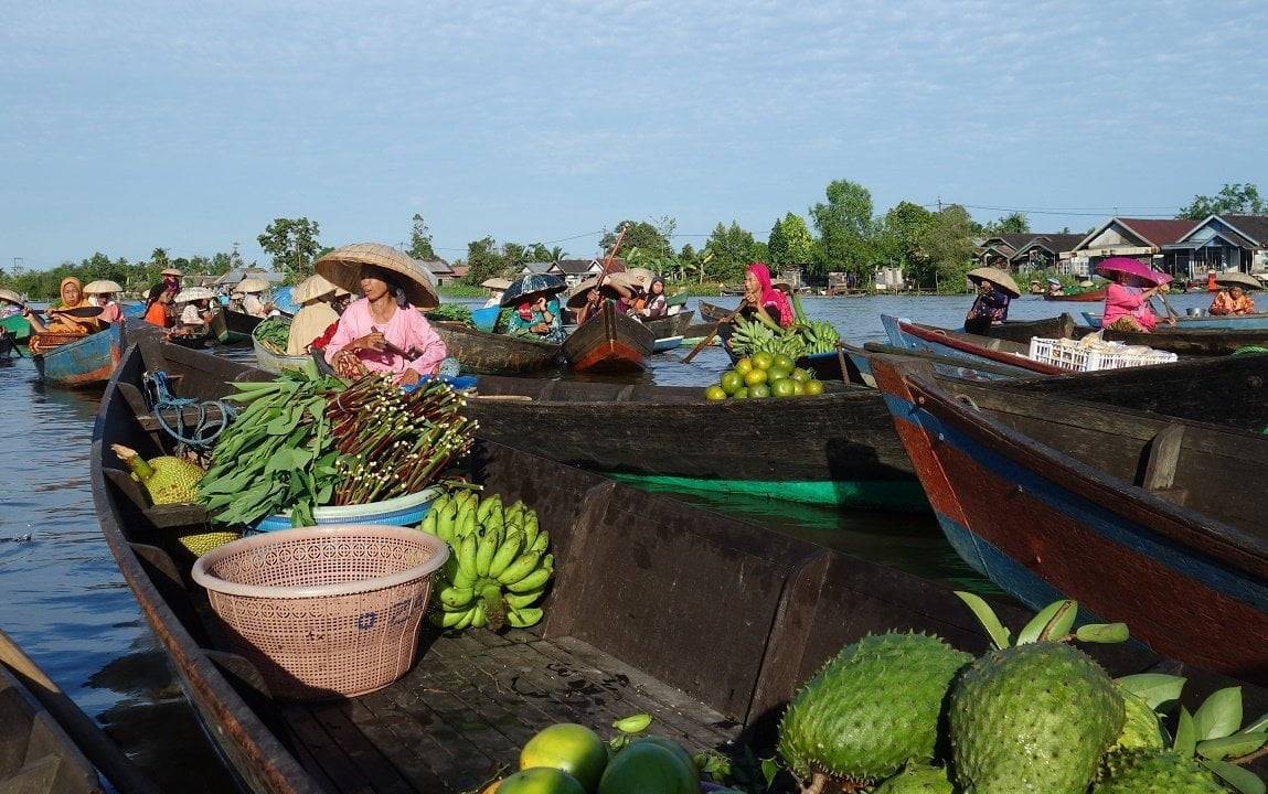 Marché flottant de Banjarmasin, kalimantan, indonésie