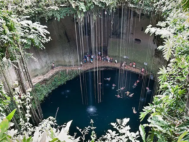 Cenote Valladolid Hubiku Yucatan Mexico