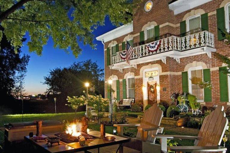 16 Inexpensive Romantic Getaways In Illinois For Couples On A Budget