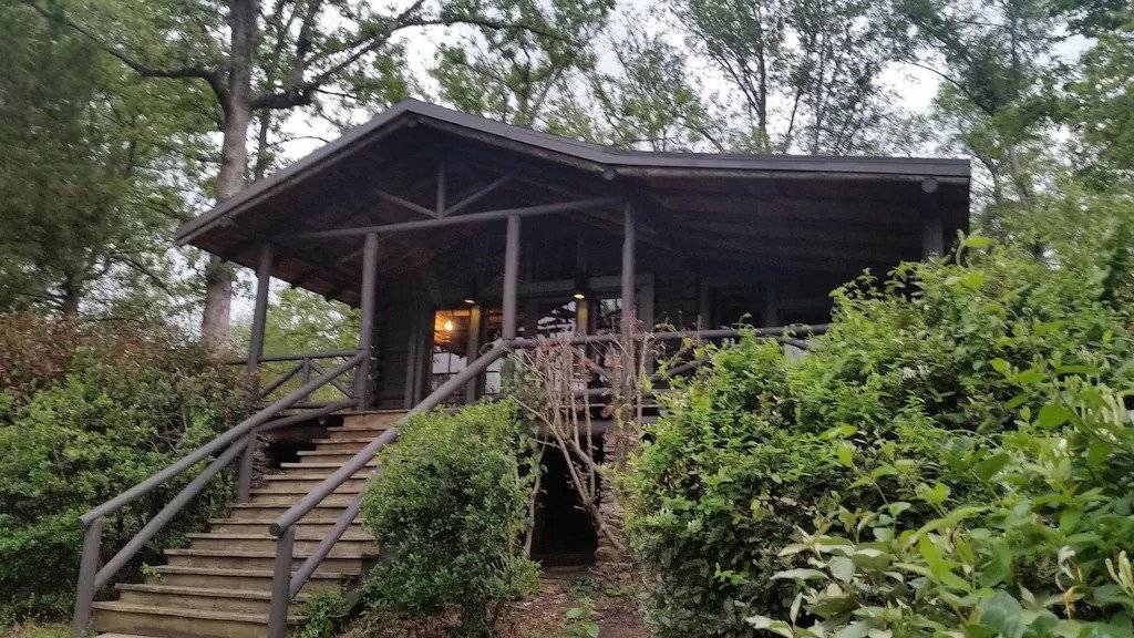 15 Cheap Romantic Getaways in Arkansas for Couples on a Budget