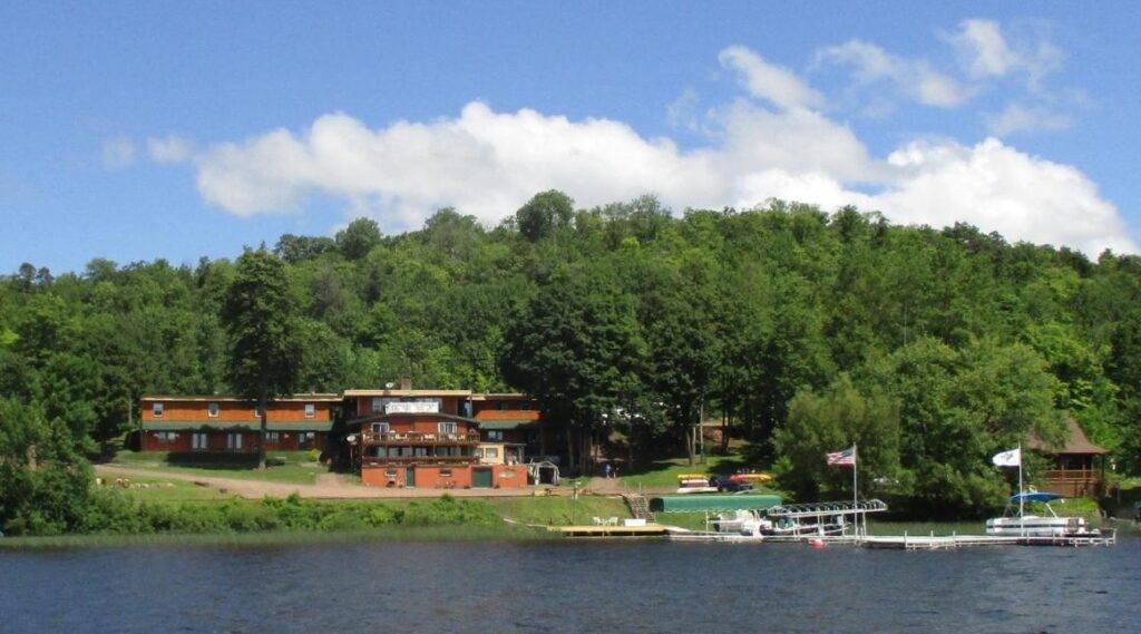Walleye Lodge, Bergland, cheap weekend getaway in Michigan for couples