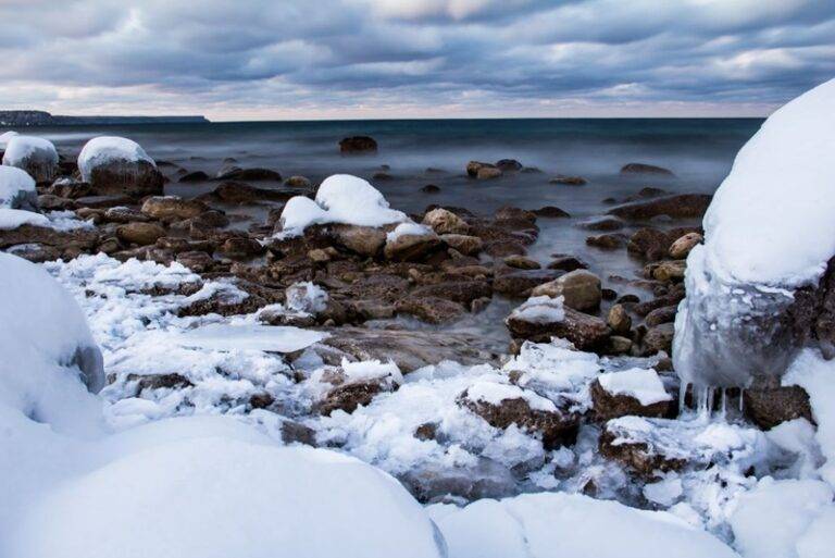 15 Best Places to Visit near Toronto in Winter + Day Trip Ideas