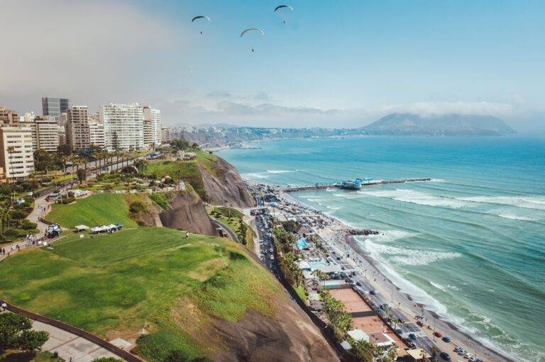 25 Top Cheap Summer Vacations For Couples On A Budget 25-top-cheap-summer-vacations-for-couples-on-a-budget