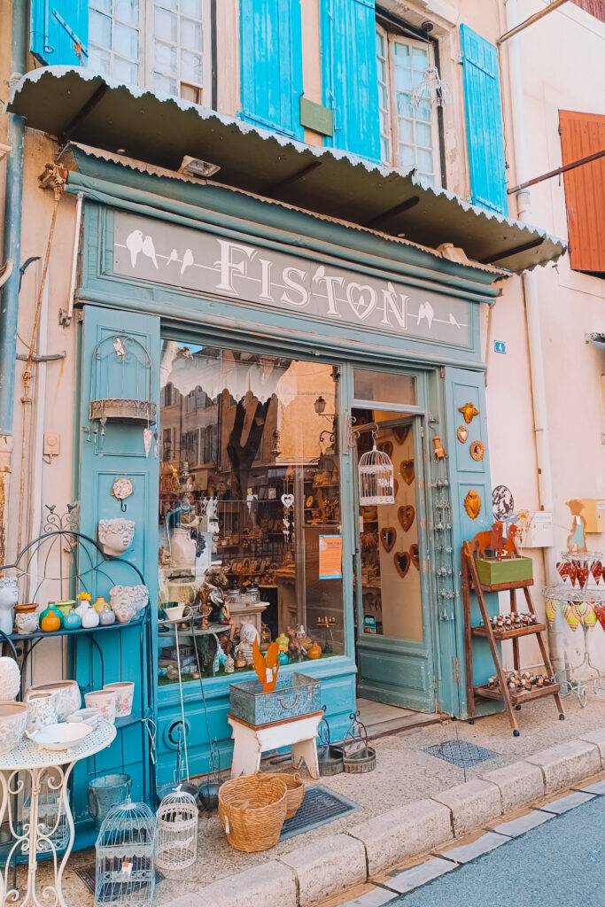 Quaint shop in Saint-Rémy-de-Provence 