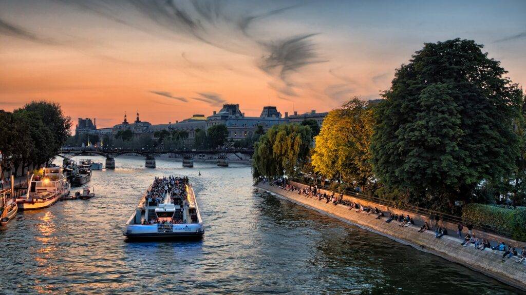 Sunset Seine River Cruise, Paris