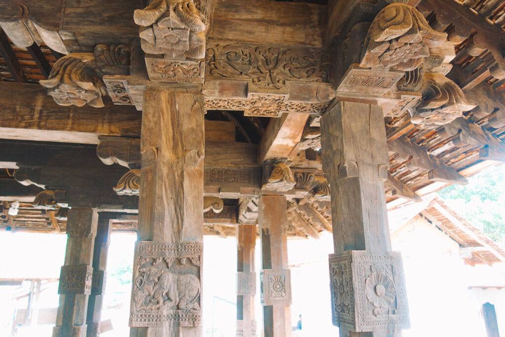 Embekka Devalaya, Kandy