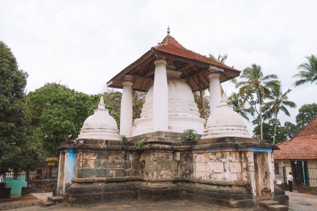Gadaladeniya Temple, Kandy